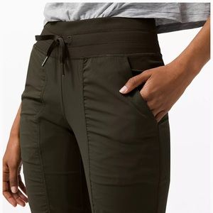 Lululemon dance studio crop pant